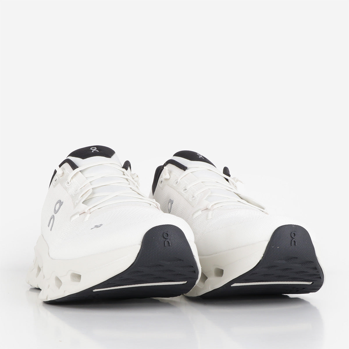 ON Cloudtilt Shoes