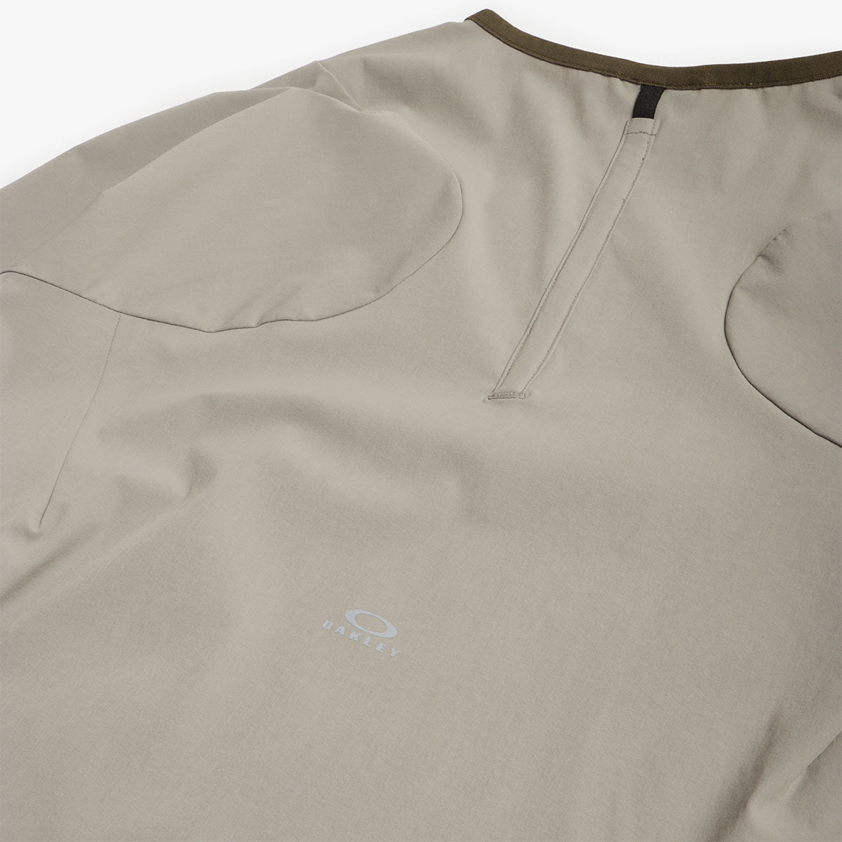 Oakley Latitude Flight Convert Shell Tech Top
