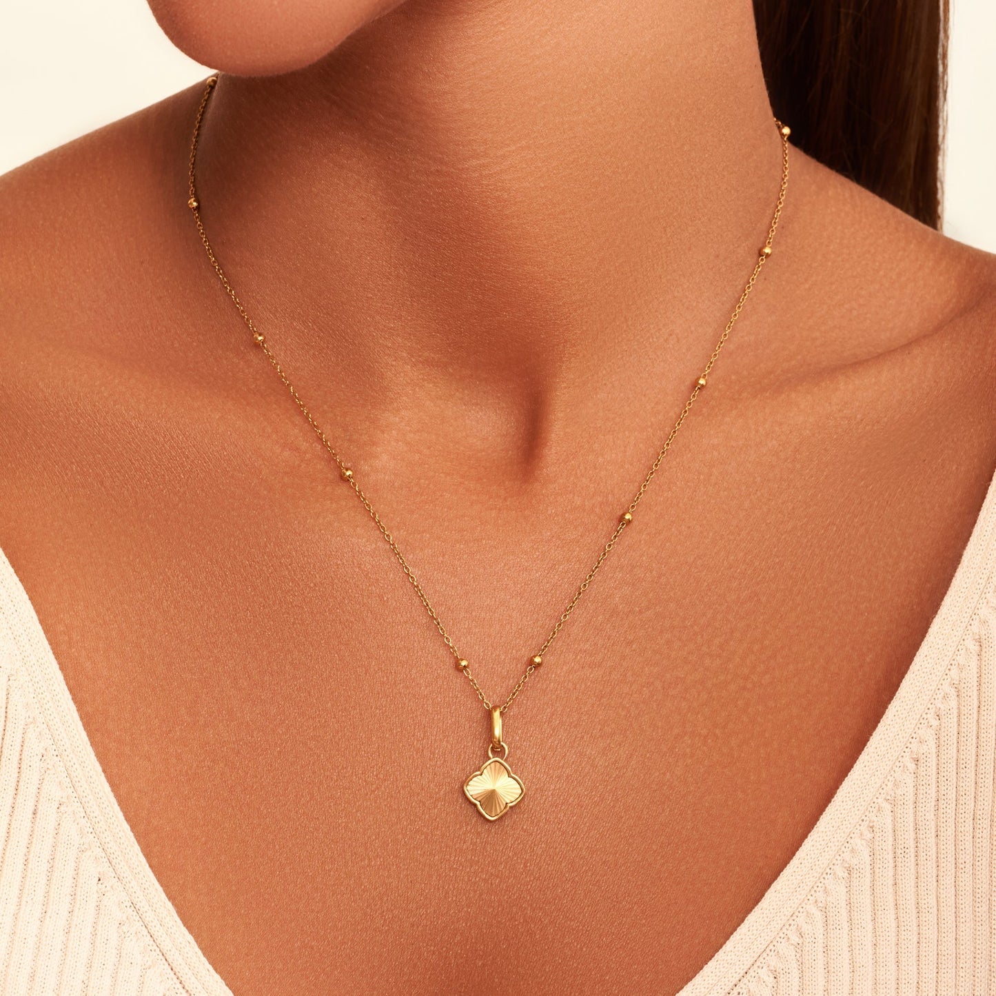 Textured Clover Necklace (Gold)